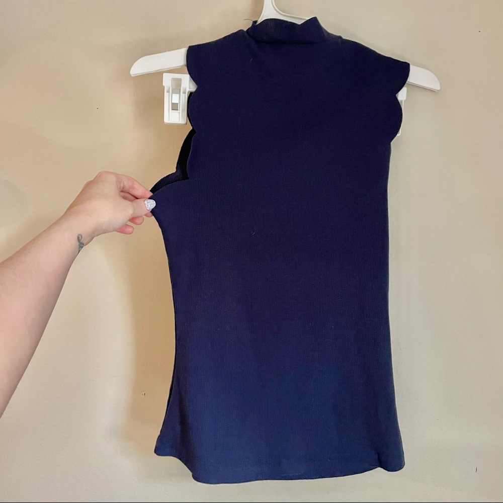 ❌SOLD❌ 3/$15🚨 2 SHEIN Halter Tops - Picture 9 of 15